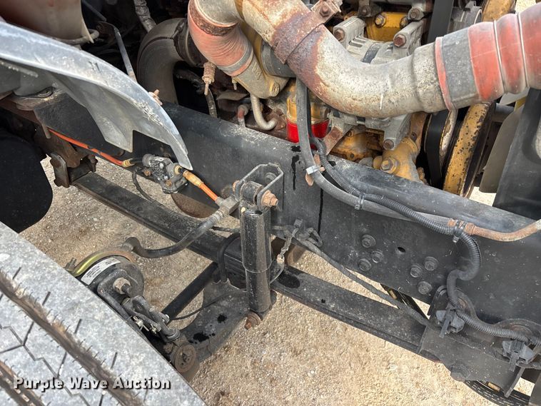 image for item FG0392 2004 Ford F650 Super Duty truck cab and chassis