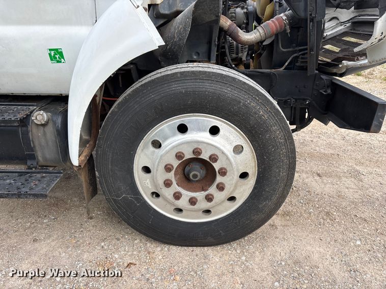 image for item FG0392 2004 Ford F650 Super Duty truck cab and chassis