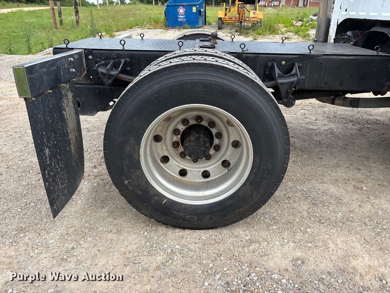 image for item FG0392 2004 Ford F650 Super Duty truck cab and chassis