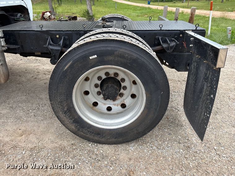 image for item FG0392 2004 Ford F650 Super Duty truck cab and chassis