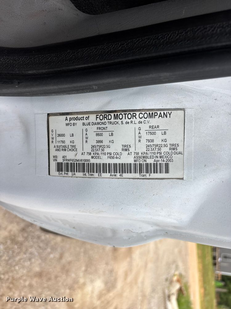 image for item FG0392 2004 Ford F650 Super Duty truck cab and chassis