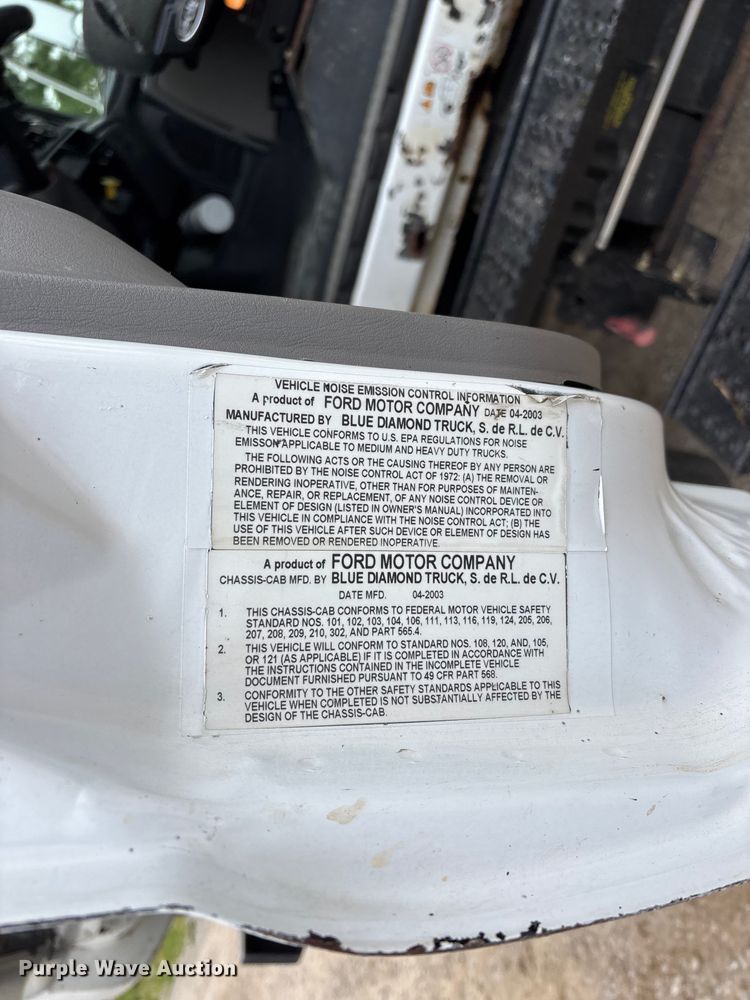 image for item FG0392 2004 Ford F650 Super Duty truck cab and chassis