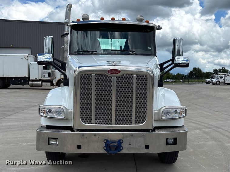 image for item FG0423 2016 Peterbilt 567 semi truck