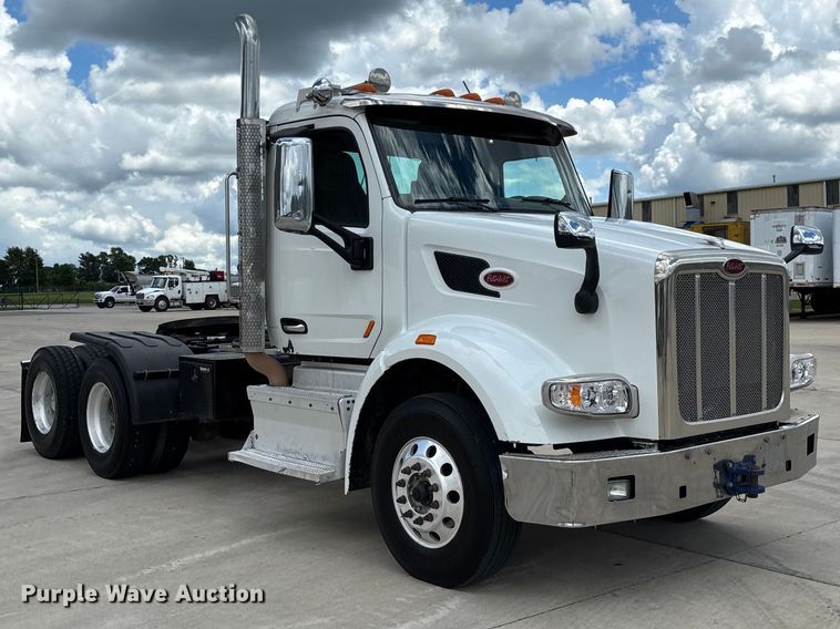 image for item FG0423 2016 Peterbilt 567 semi truck