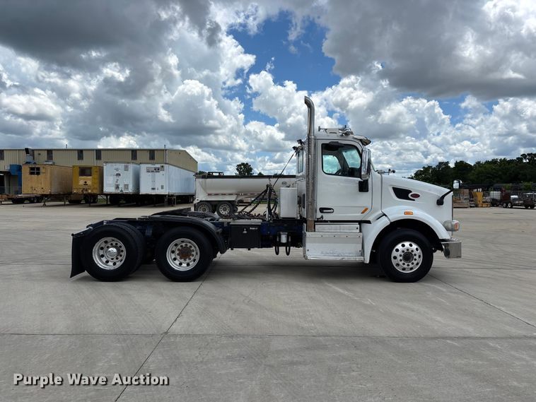 image for item FG0423 2016 Peterbilt 567 semi truck