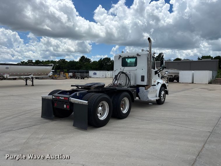 image for item FG0423 2016 Peterbilt 567 semi truck