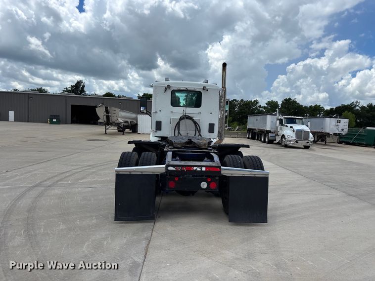 image for item FG0423 2016 Peterbilt 567 semi truck