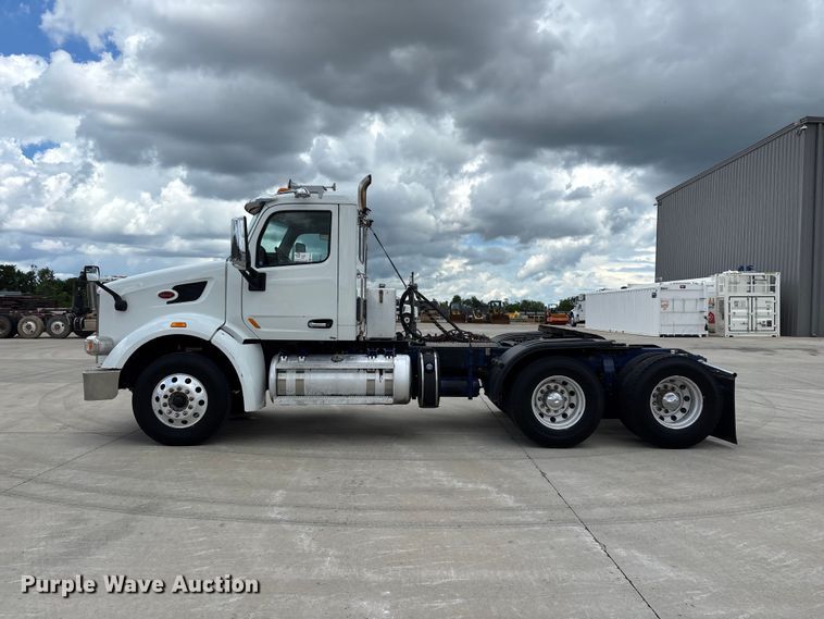 image for item FG0423 2016 Peterbilt 567 semi truck