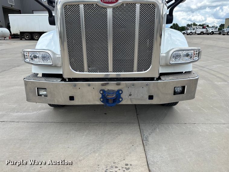 image for item FG0423 2016 Peterbilt 567 semi truck