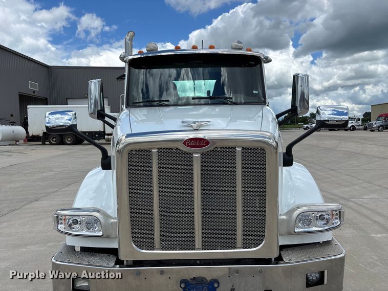 image for item FG0423 2016 Peterbilt 567 semi truck