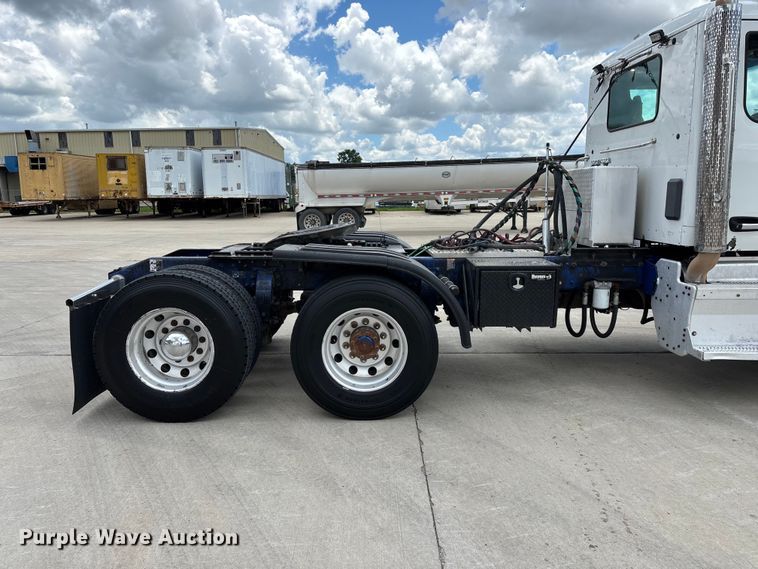 image for item FG0423 2016 Peterbilt 567 semi truck