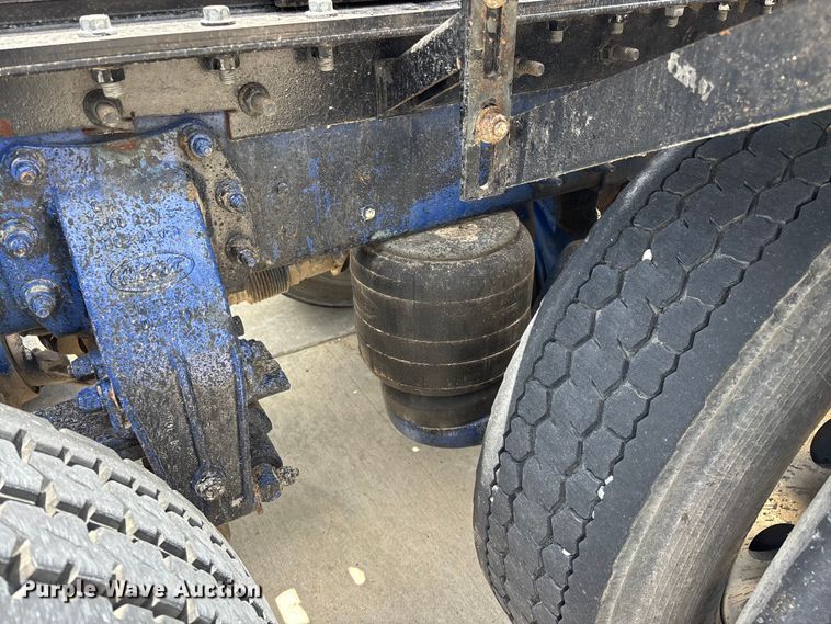 image for item FG0423 2016 Peterbilt 567 semi truck