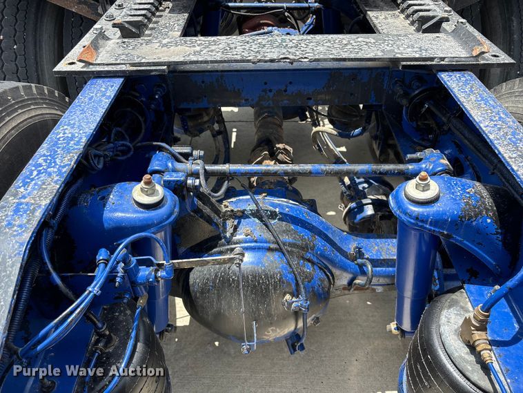 image for item FG0423 2016 Peterbilt 567 semi truck