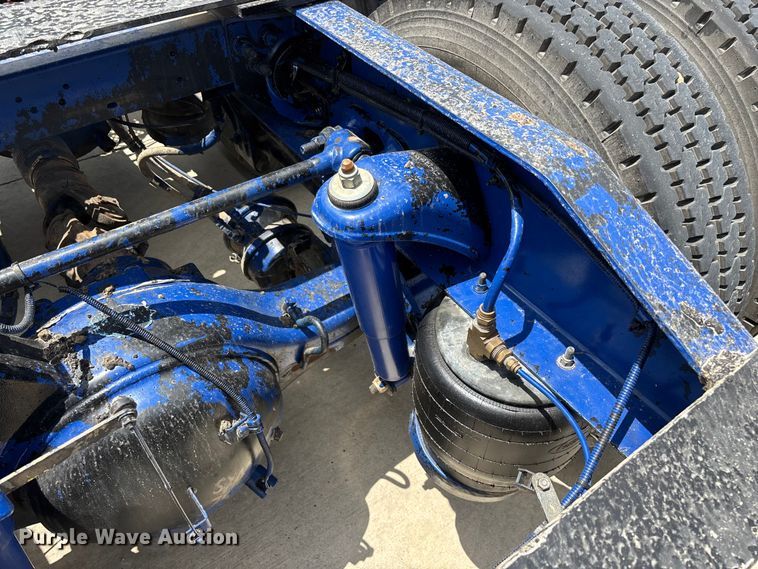 image for item FG0423 2016 Peterbilt 567 semi truck