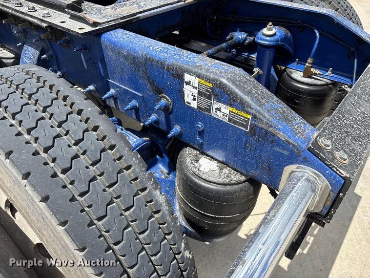 image for item FG0423 2016 Peterbilt 567 semi truck