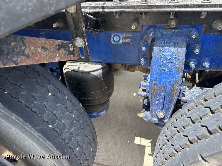 image for item FG0423 2016 Peterbilt 567 semi truck