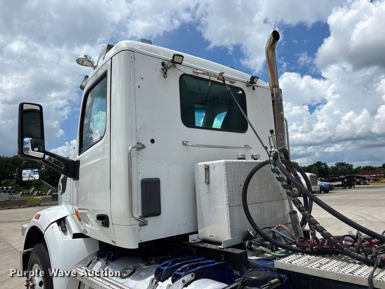 image for item FG0423 2016 Peterbilt 567 semi truck