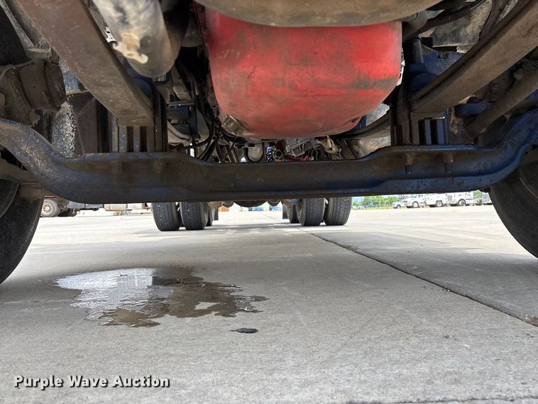 image for item FG0423 2016 Peterbilt 567 semi truck