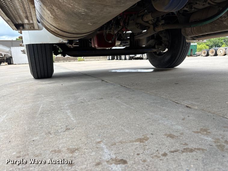 image for item FG0423 2016 Peterbilt 567 semi truck