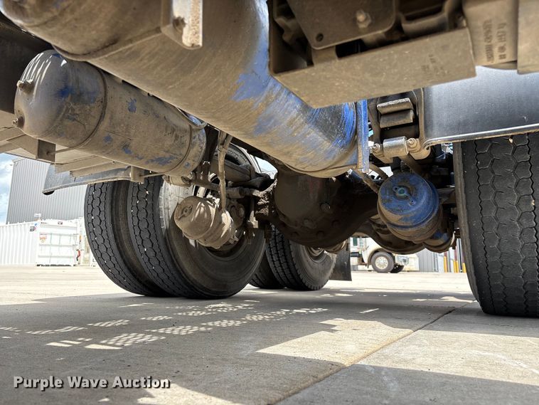 image for item FG0423 2016 Peterbilt 567 semi truck
