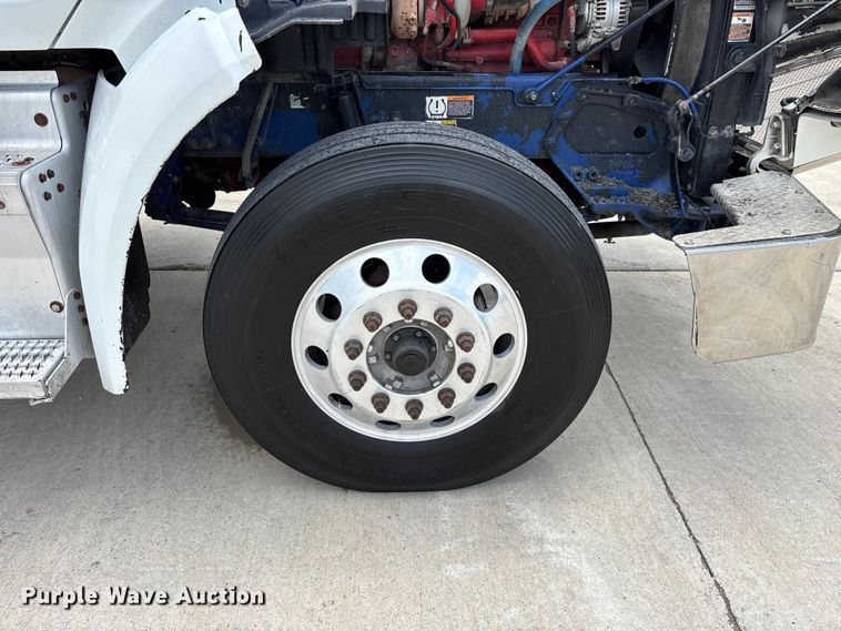image for item FG0423 2016 Peterbilt 567 semi truck
