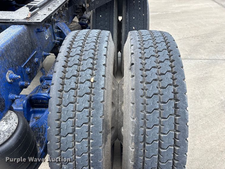 image for item FG0423 2016 Peterbilt 567 semi truck