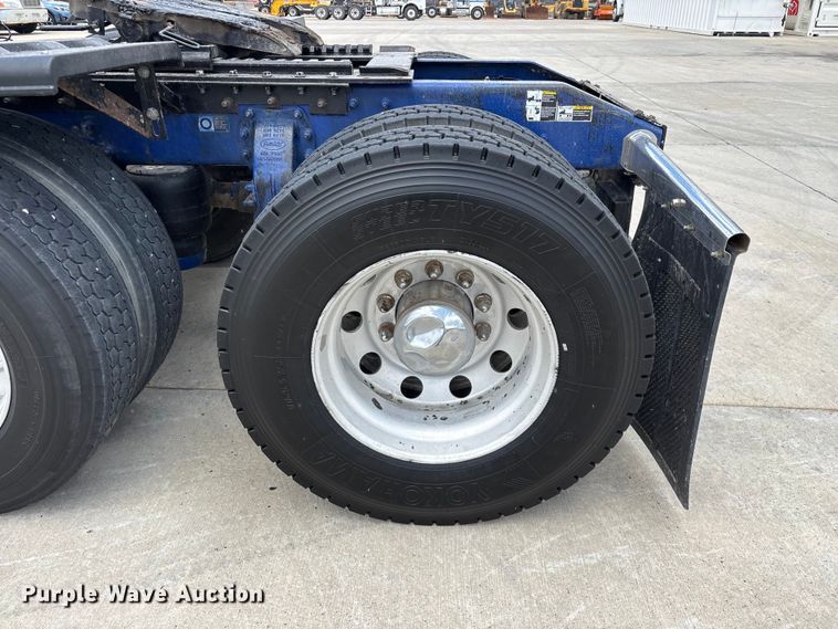 image for item FG0423 2016 Peterbilt 567 semi truck