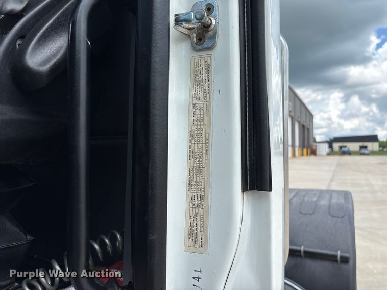 image for item FG0423 2016 Peterbilt 567 semi truck
