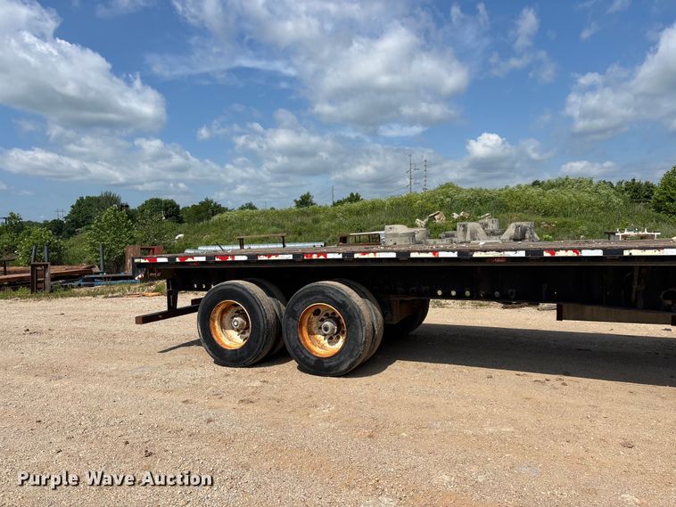 image for item FG0424 2007 Transcraft TL-2000 Normal Duty flatbed truck