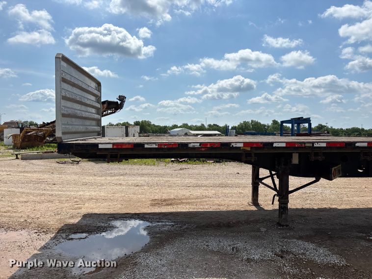image for item FG0424 2007 Transcraft TL-2000 Normal Duty flatbed truck