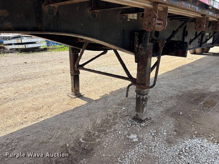 image for item FG0424 2007 Transcraft TL-2000 Normal Duty flatbed truck
