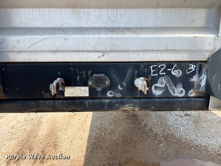 image for item FG0424 2007 Transcraft TL-2000 Normal Duty flatbed truck