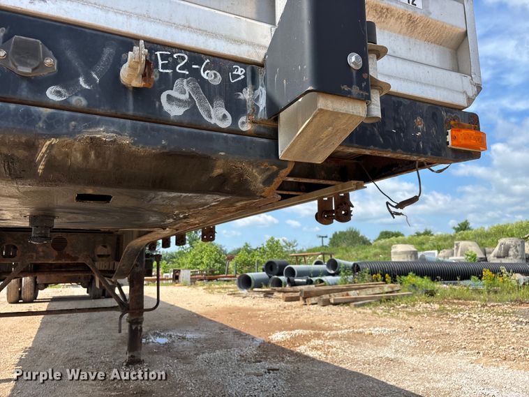 image for item FG0424 2007 Transcraft TL-2000 Normal Duty flatbed truck