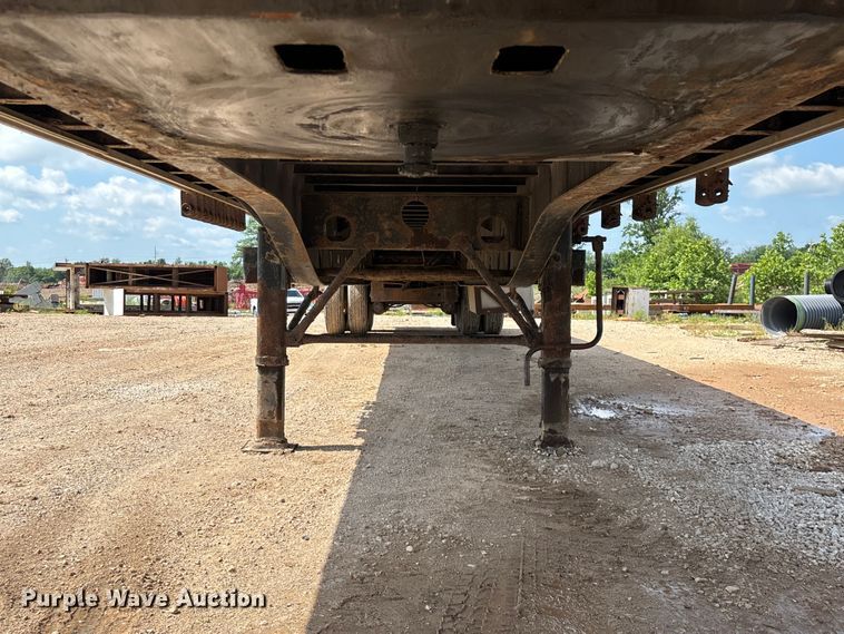 image for item FG0424 2007 Transcraft TL-2000 Normal Duty flatbed truck