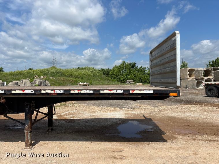 image for item FG0424 2007 Transcraft TL-2000 Normal Duty flatbed truck