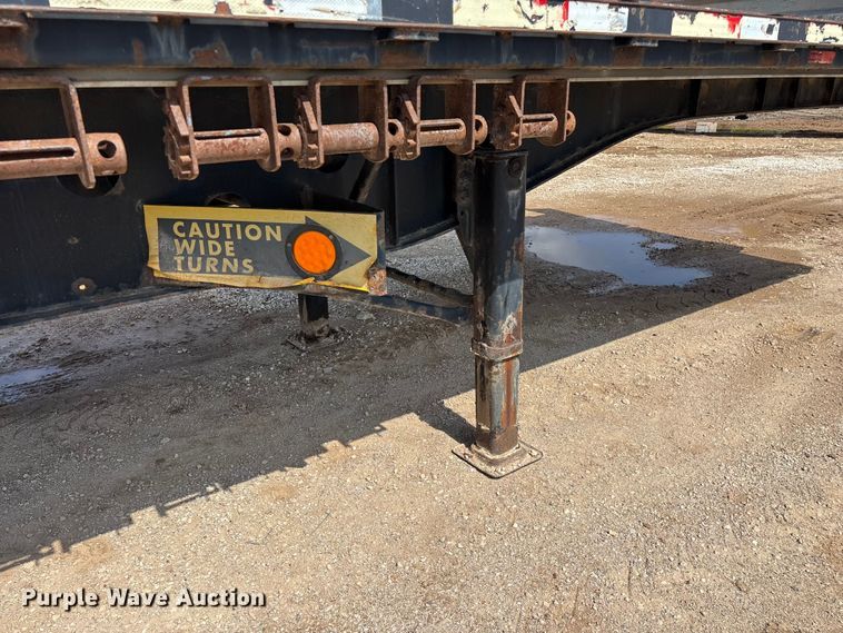 image for item FG0424 2007 Transcraft TL-2000 Normal Duty flatbed truck
