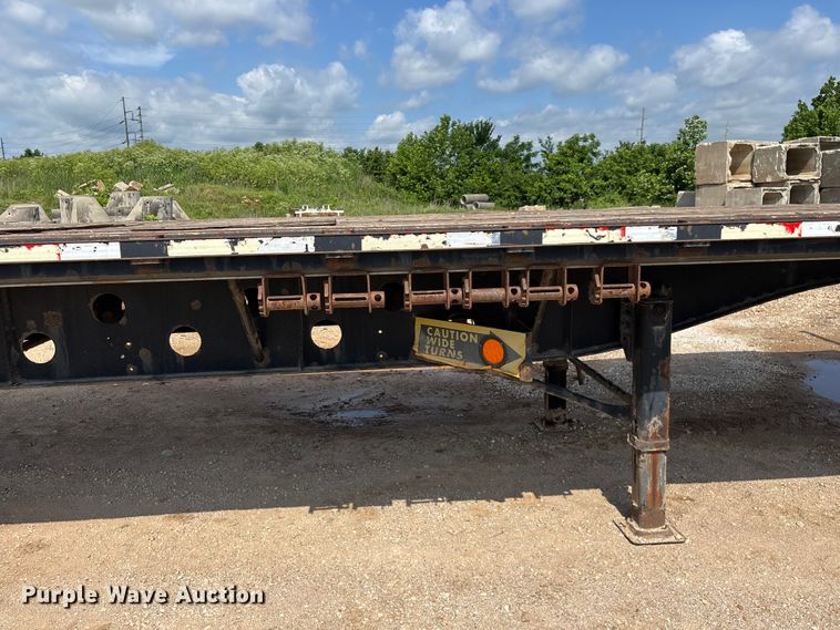 image for item FG0424 2007 Transcraft TL-2000 Normal Duty flatbed truck