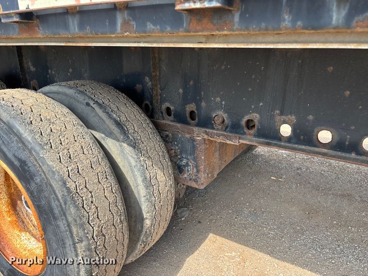 image for item FG0424 2007 Transcraft TL-2000 Normal Duty flatbed truck
