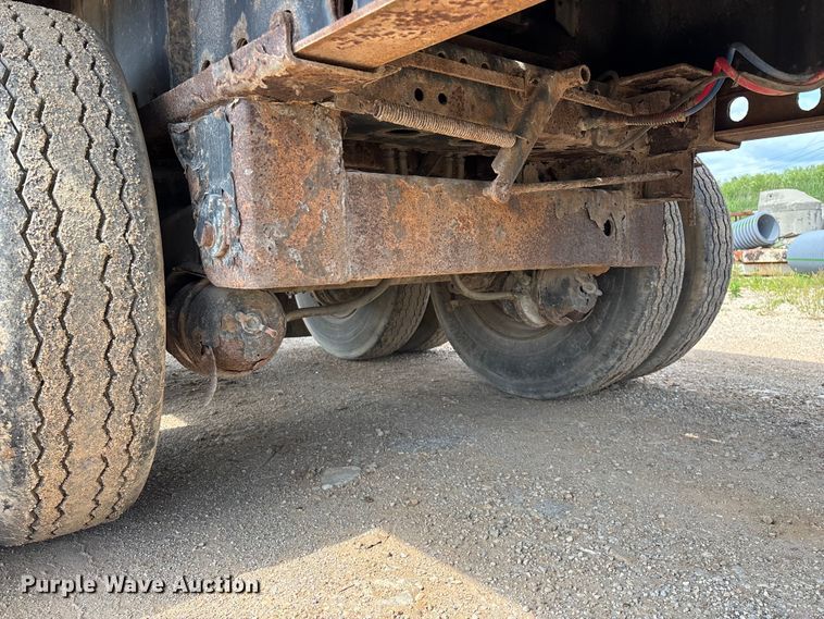 image for item FG0424 2007 Transcraft TL-2000 Normal Duty flatbed truck