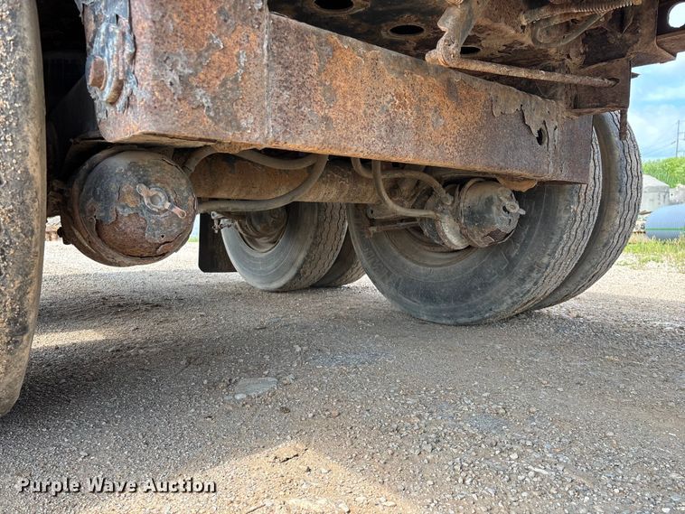 image for item FG0424 2007 Transcraft TL-2000 Normal Duty flatbed truck