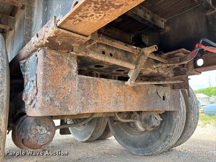 image for item FG0424 2007 Transcraft TL-2000 Normal Duty flatbed truck