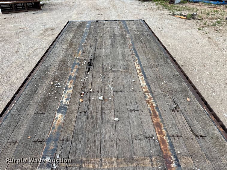 image for item FG0424 2007 Transcraft TL-2000 Normal Duty flatbed truck