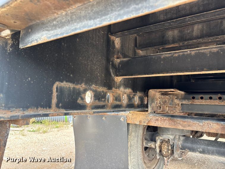 image for item FG0424 2007 Transcraft TL-2000 Normal Duty flatbed truck