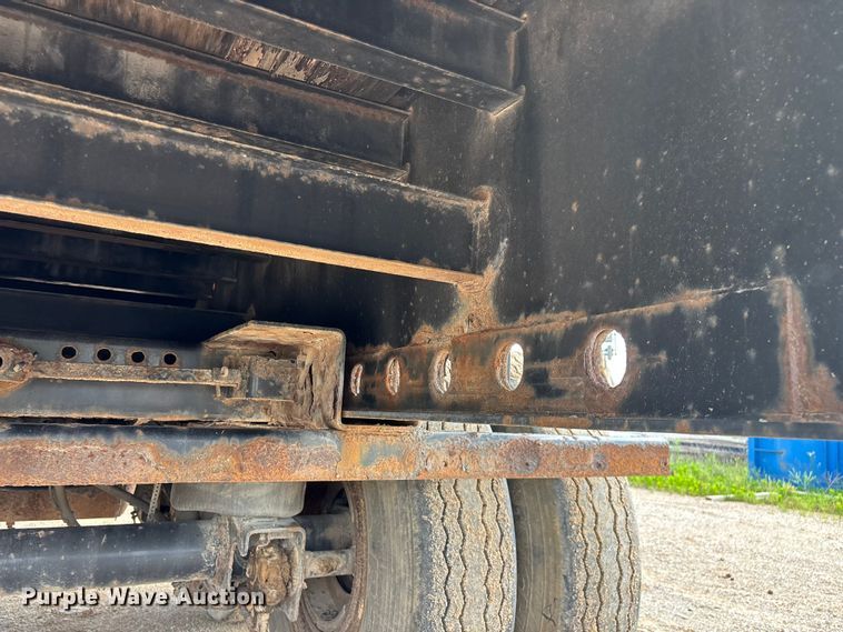 image for item FG0424 2007 Transcraft TL-2000 Normal Duty flatbed truck