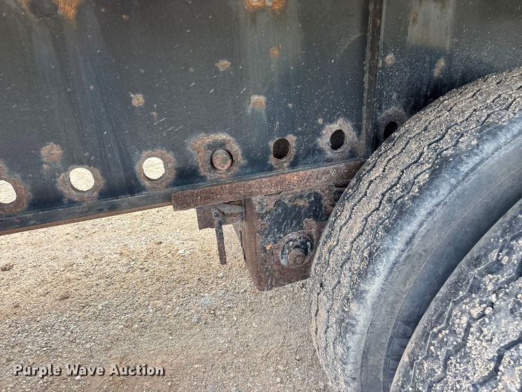 image for item FG0424 2007 Transcraft TL-2000 Normal Duty flatbed truck