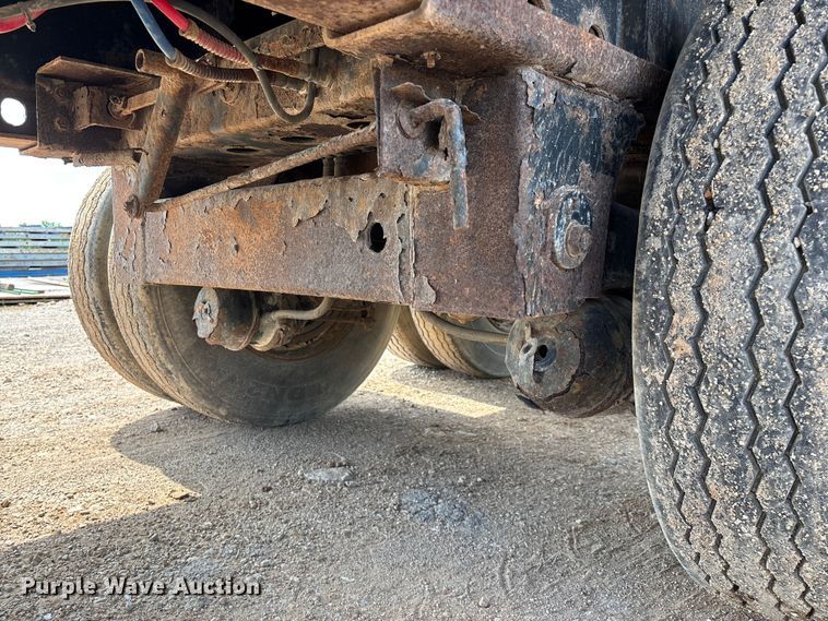 image for item FG0424 2007 Transcraft TL-2000 Normal Duty flatbed truck