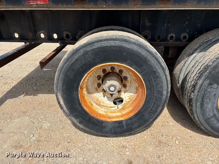 image for item FG0424 2007 Transcraft TL-2000 Normal Duty flatbed truck