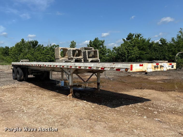 image for item FG0425 1994 Fontaine flatbed trailer