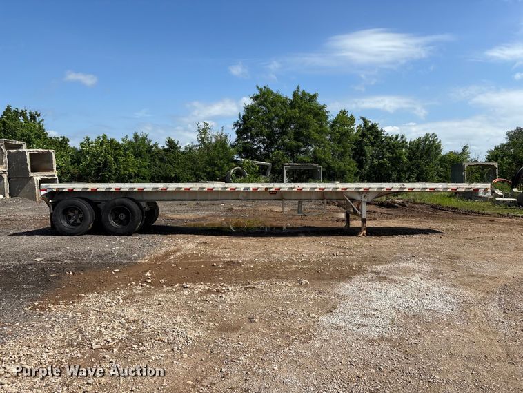 image for item FG0425 1994 Fontaine flatbed trailer