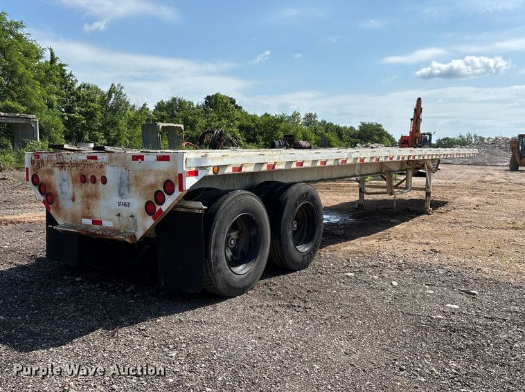 image for item FG0425 1994 Fontaine flatbed trailer